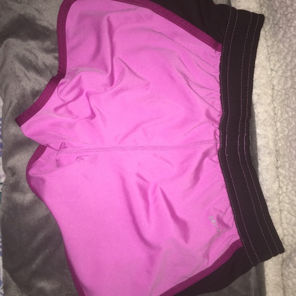 Nike dri fit shorts - Picture 2 of 3